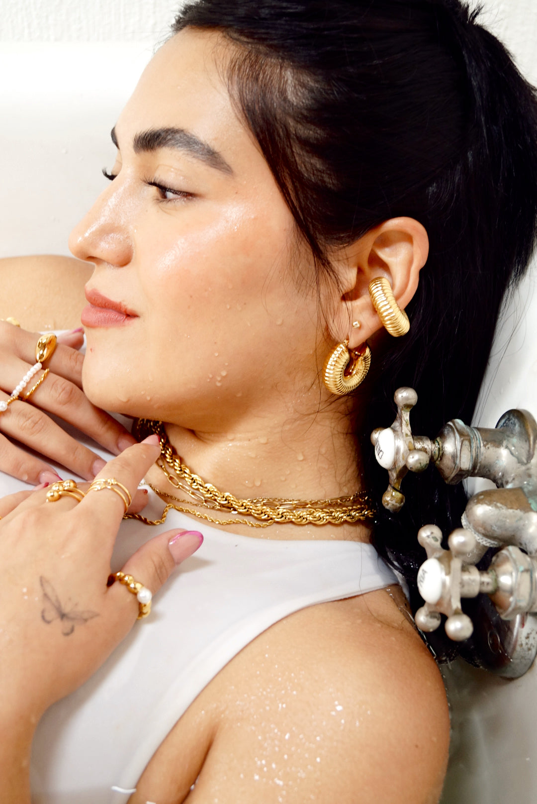 Earcuff chunky lineas dorado