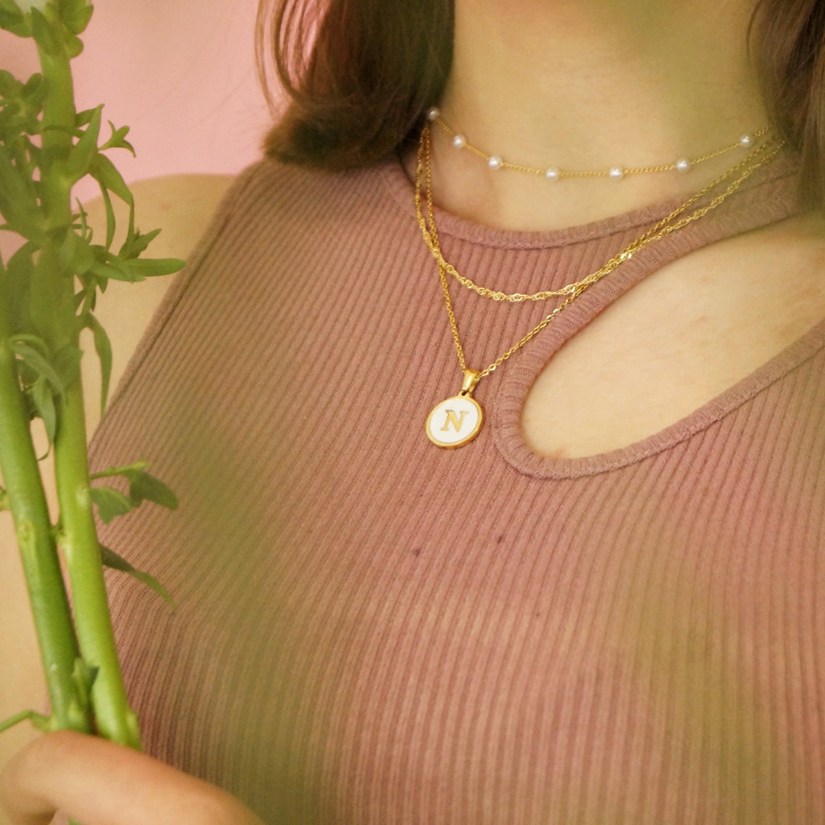 Collar letra aperlada