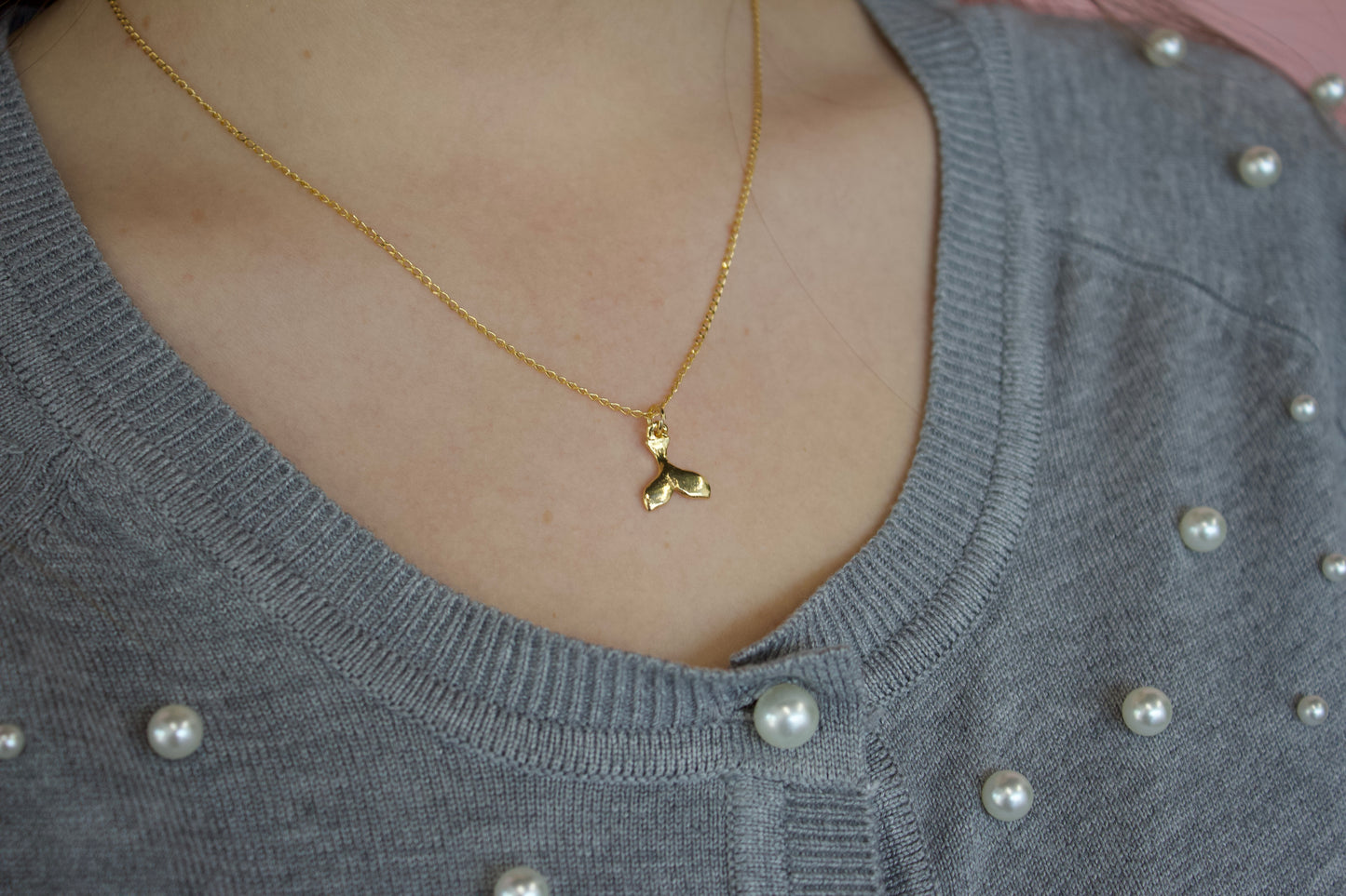 Collar cola de ballena