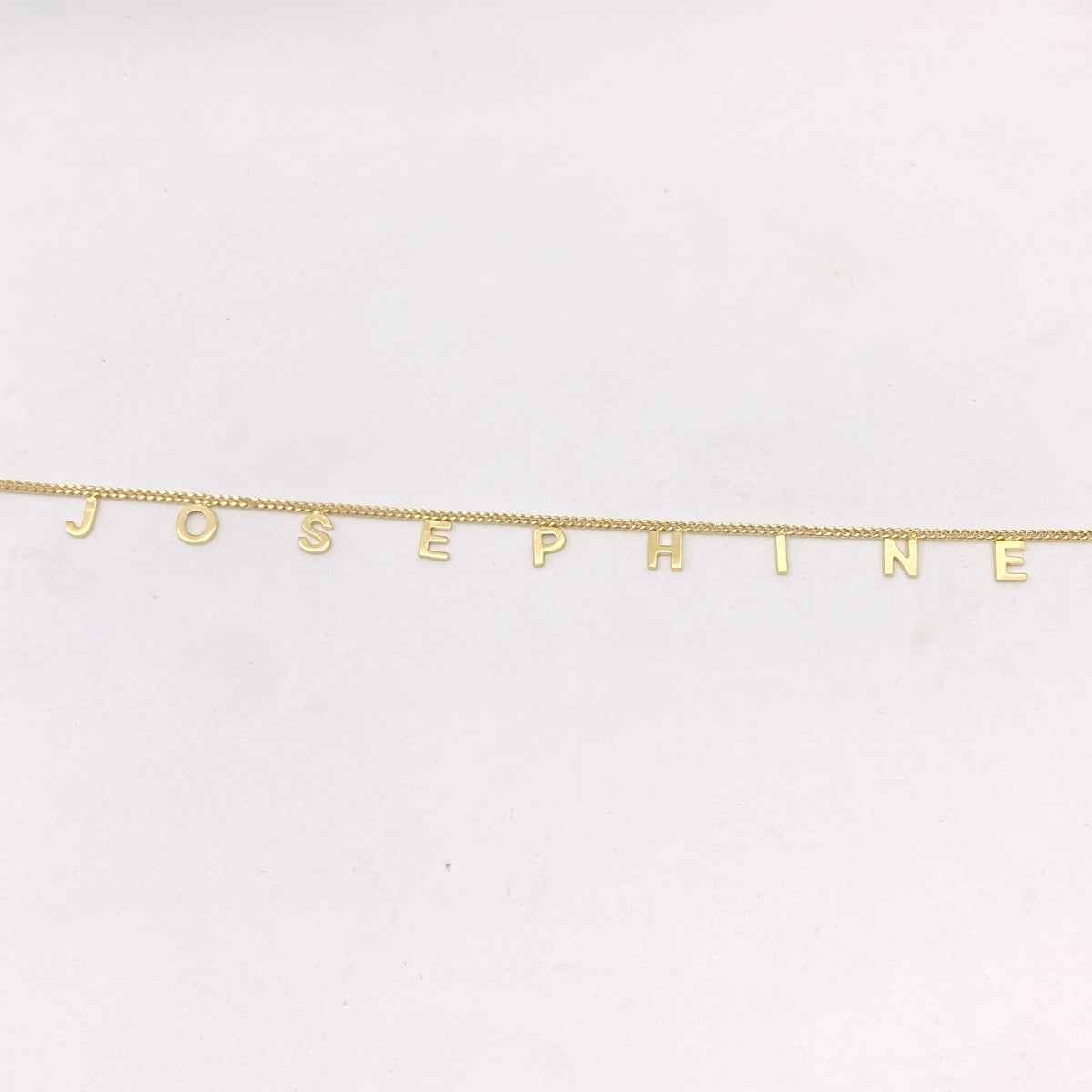 Collar letras pequeñas