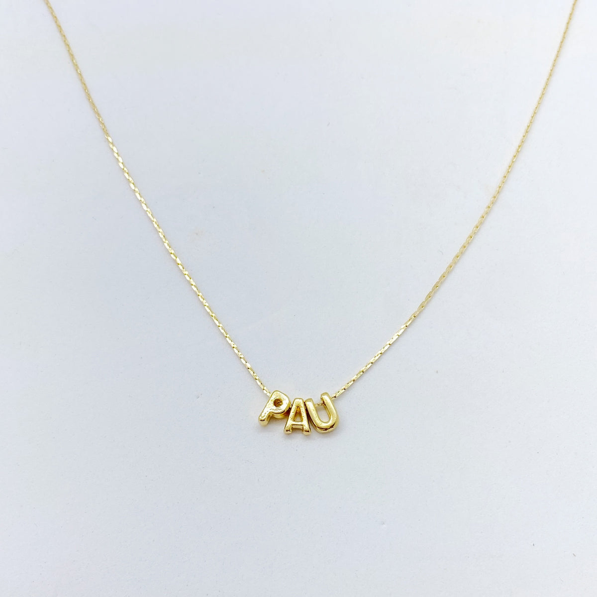 Collar letras mini dorado